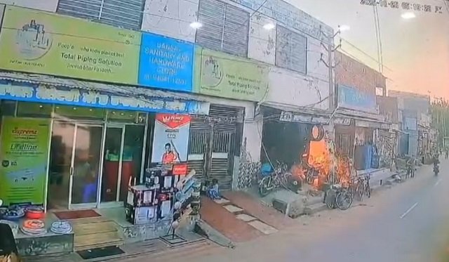 पेट्रोल बम से हमला कर बदमाश फरार, मामला दर्ज   पढ़ें पूरी खबर