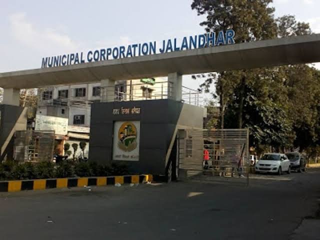 विज्ञापन ठेका : दस साल से नहीं लगा, निगम को 100 करोड़ से अधिक का नुकसान  निगम कंगाल : कौन हो रहा मालामाल ?  पढ़े पूरी खबर