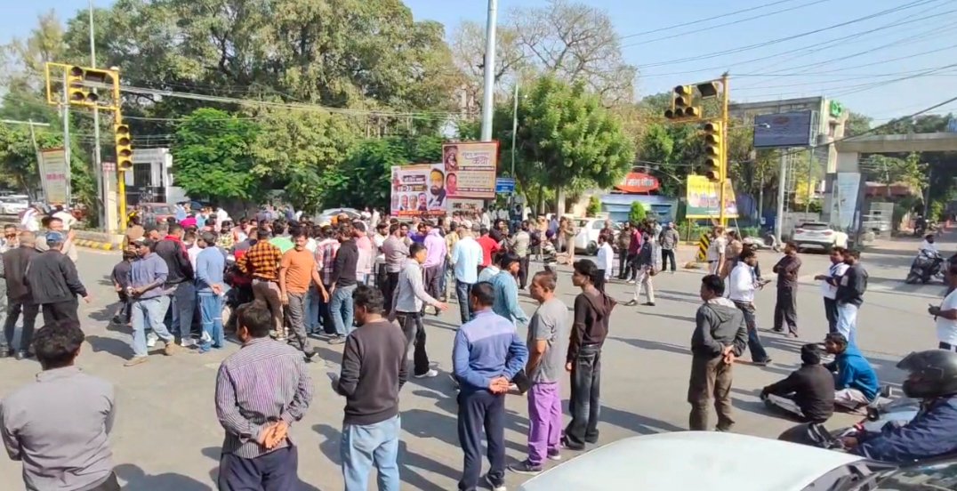 जालंधर के इस चौंक में नगर निगम कर्मचारियों का प्रदर्शन   पढ़ें पूरी खबर 