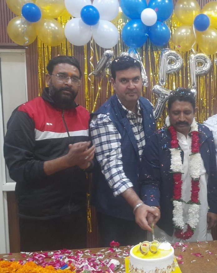 ਬੰਟੂ ਸਬਰਵਾਲ ਦਾ ਜਨਮ ਦਿਨ ਨਗਰ ਨਿਗਮ ਵੱਖ ਵੱਖ ਯੂਨੀਅਨ ਵੱਲੋਂ ਡਰਾਈਵਰ ਅਤੇ ਟੈਕਨੀਕਲ ਵਰਕਰ ਯੂਨੀਅਨਾਂ ਵਲੋਂ ਮਨਾਇਆ ਗਿਆ ।