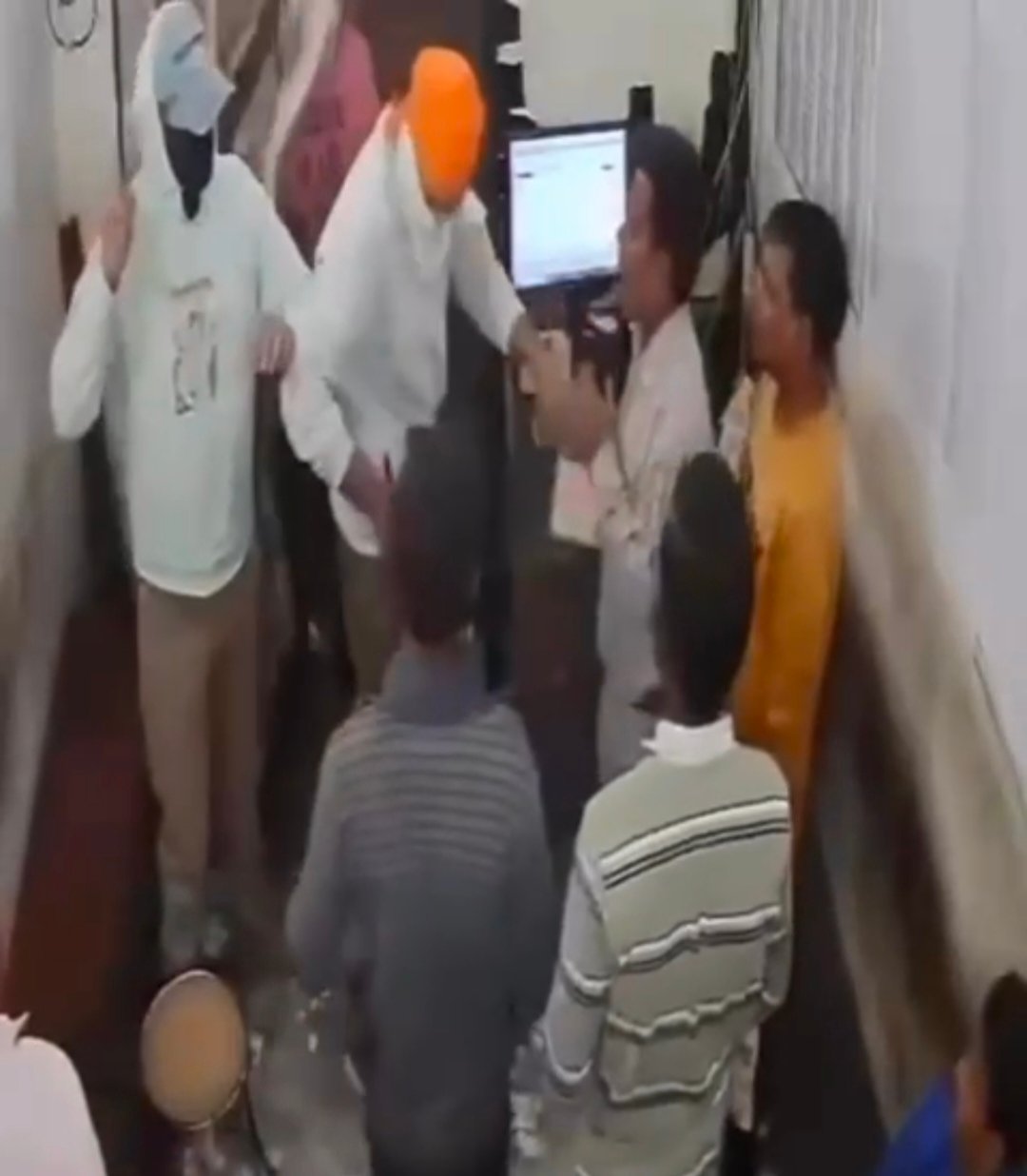 अवैध लाटरी की दुकान में तीन युवकों ने की लूट  पढ़ें पूरी खबर 