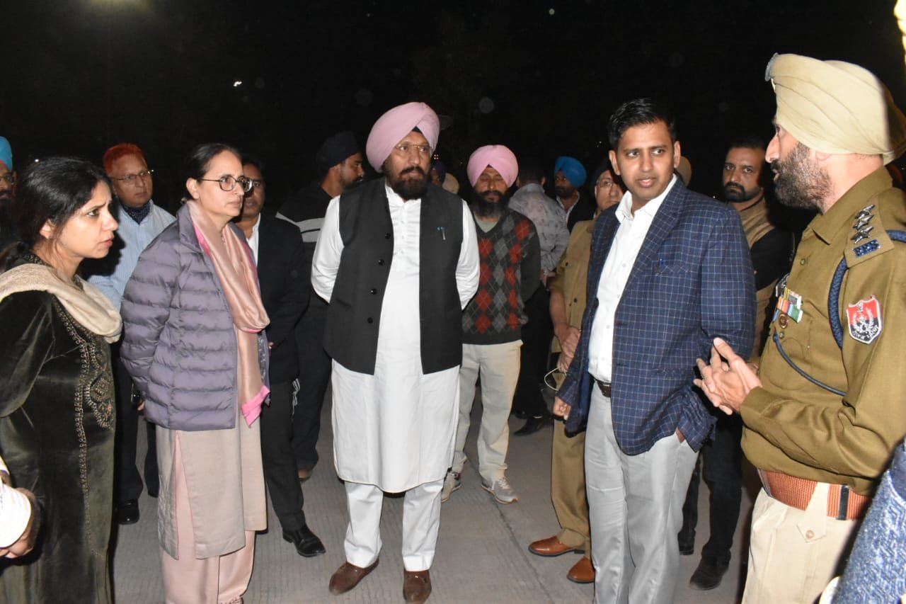 दिन में बैठक, रात को नगर कीर्तन के रूट का जायजा लेने पहुंचे अधिकारी, प्रबंध जांचे  श्री गुरु तेग बहादुर साहिब जी के 350वीं वलिदान शताब्दी को समर्पित नगर कीर्तन कल  पढ़ें पूरी खबर 