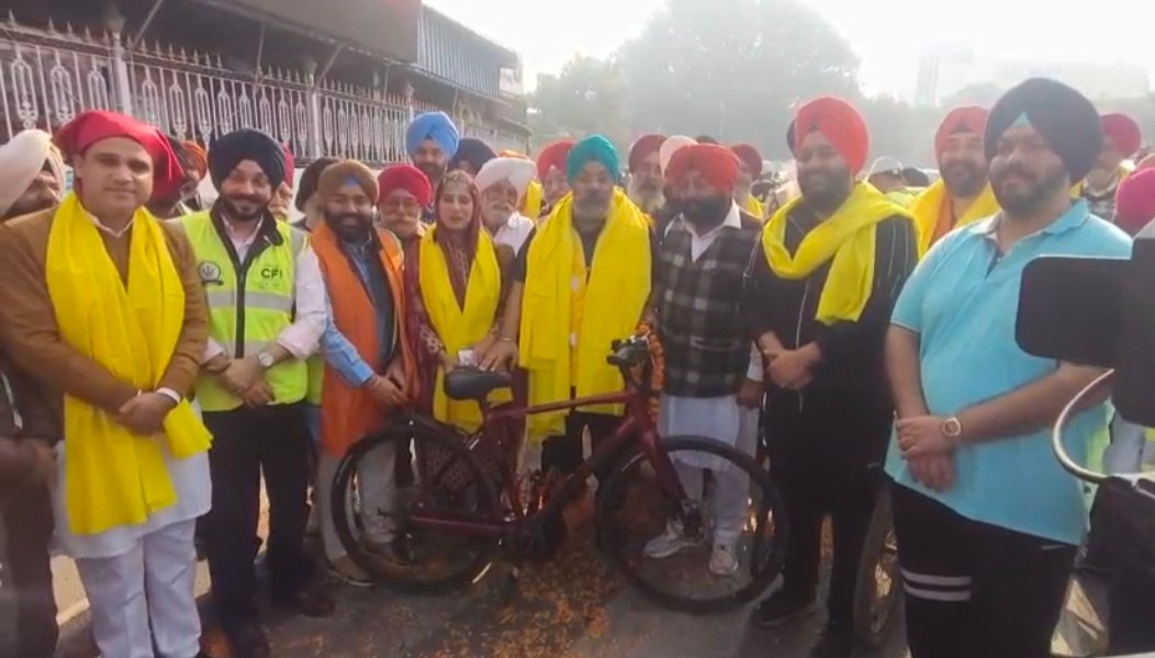 मतांतरण के विरोध में संगठित होने का आह्वान कर रवाना हुई साइकिल यात्रा  गुरुद्वारा कमेटियों ने पुष्पवर्ष से किया स्वागत, संगत में दिखा उत्साह; लगाए जयघोष  पढ़ें पूरी खबर 