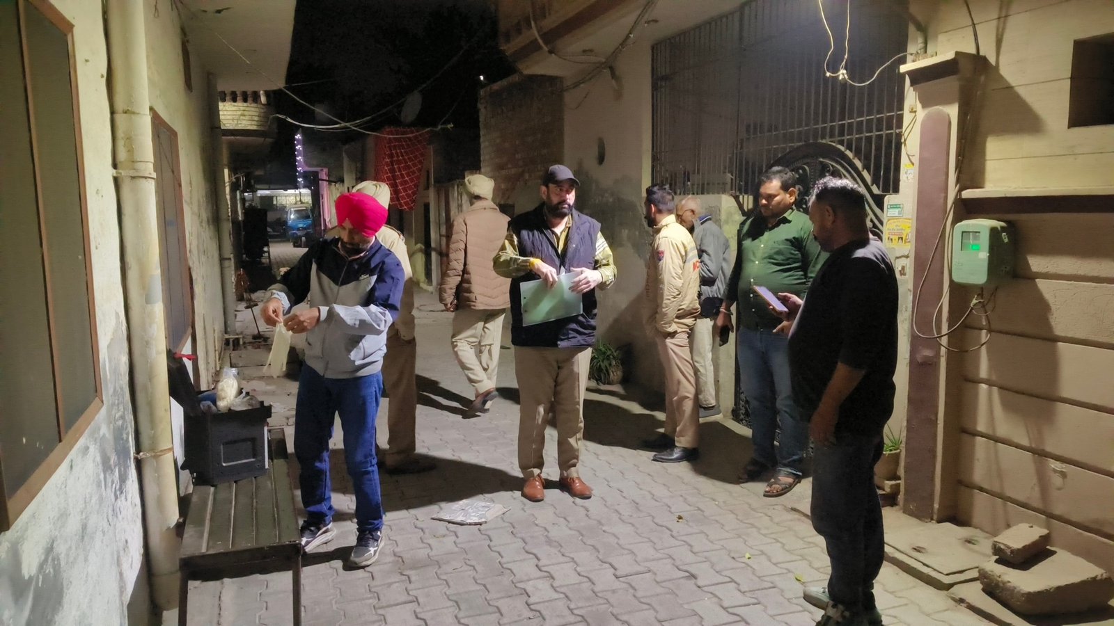 गढ़ा इलाके के गुरु दीवान नगर में रात नौ बजे नशे के विवाद में जीजा ने साले को मारी गोली  मौके पर पहुंची पुलिस जांच में जुटी   पढ़ें पूरी खबर 