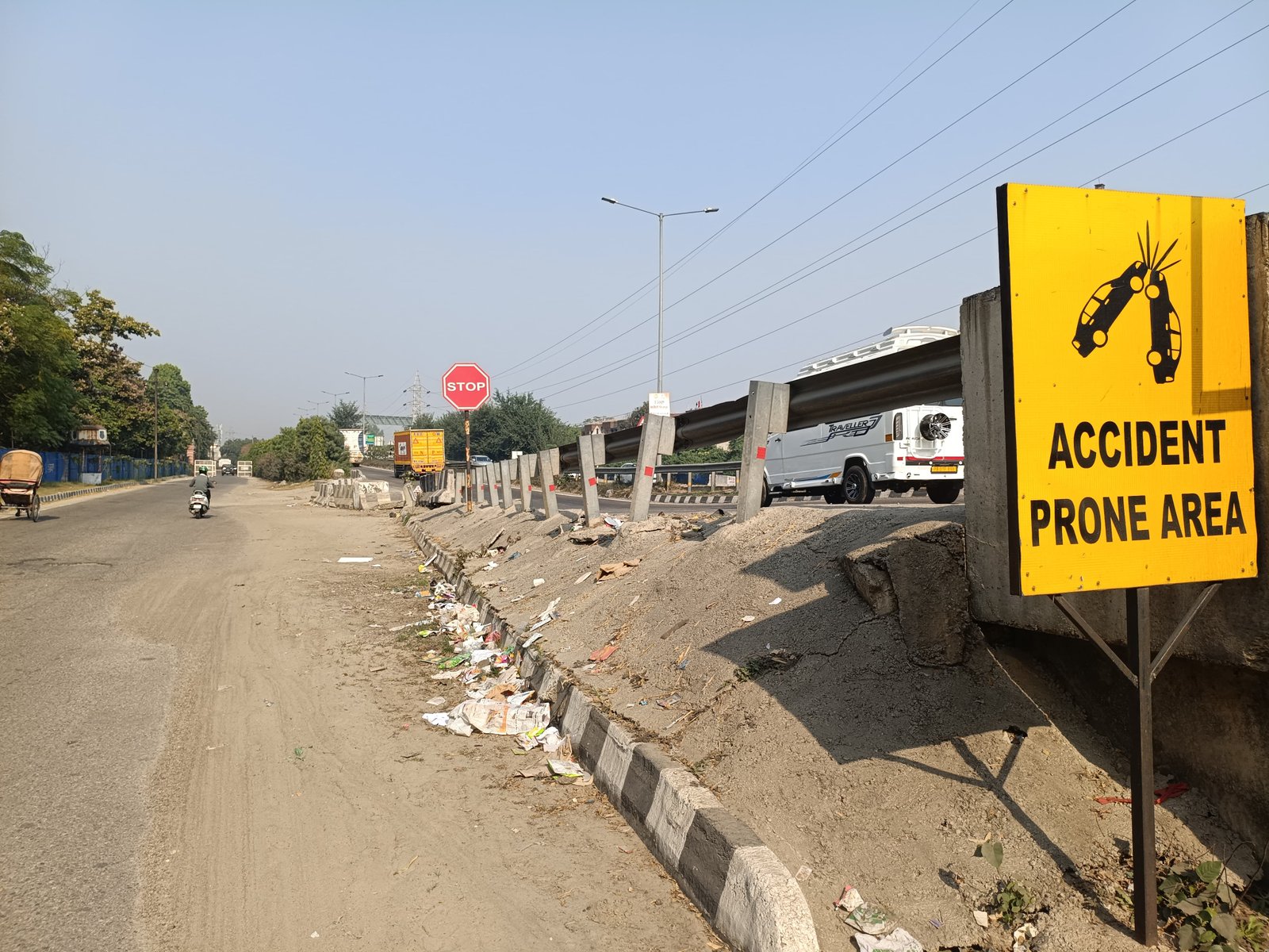 खतरा... तीन ब्लैक स्पाट कागजों में खत्म  पीएपी चौक, पठानकोट रोड पर रेस पिंड और विधिपुर फाटक के पास नहीं बदले हालात  ब्लैक स्पाट हादसे का कारण  पढ़ें पूरी खबर 