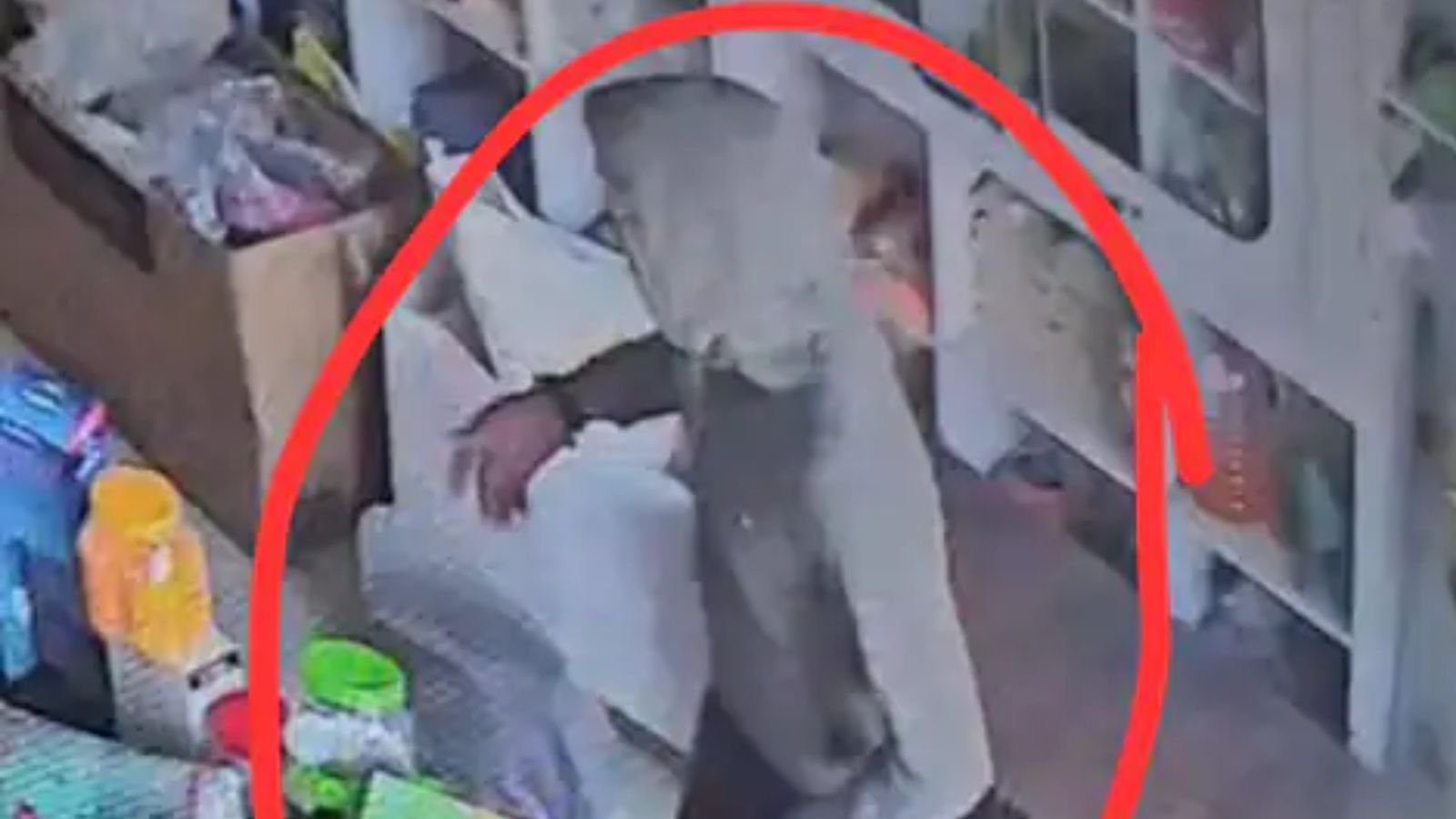 पंजाब में बढ़ा खौफ! पूर्व सरपंच के बेटे की दुकान के अंदर हत्या, पुलिस अलर्ट