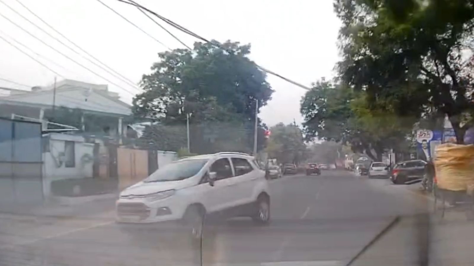 जालंधर के पॉश इलाके में कहर बनकर दौड़ी EcoSport! सड़क पर एक-एक कर सबको मारी टक्कर, देखें वायरल वीडियो