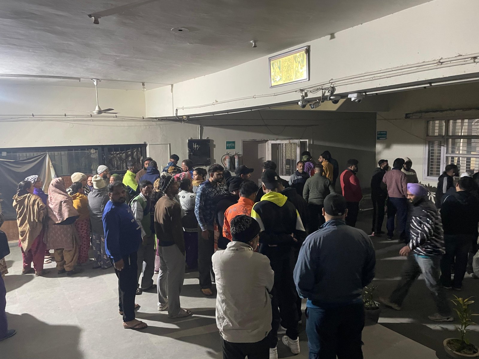 गढ़ा इलाके में गलत काम व नशे का आरोप लगा, मोहल्ले के लोगों ने दो महिलाओं सहित चार को पीटा  जांच में जुटी पुलिस   पढ़ें पूरी खबर 