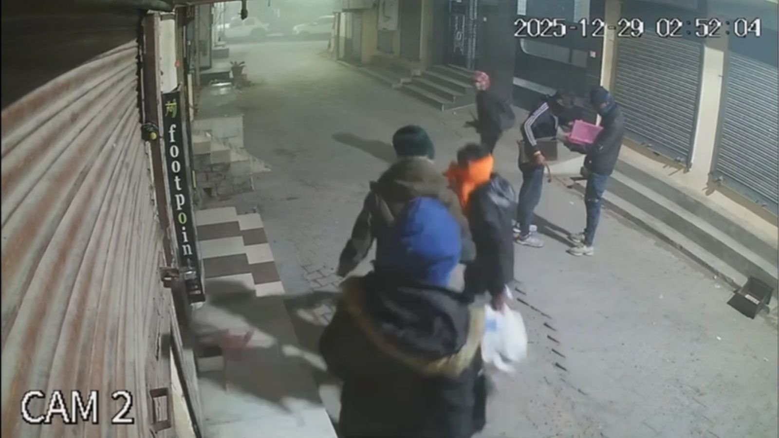 BREAKING : जालंधर में बड़ी वारदात, बब्बर ज्वैलर्स से 50 लाख के गहने ले उड़े नकाबपोश चोर; देखें CCTV Video