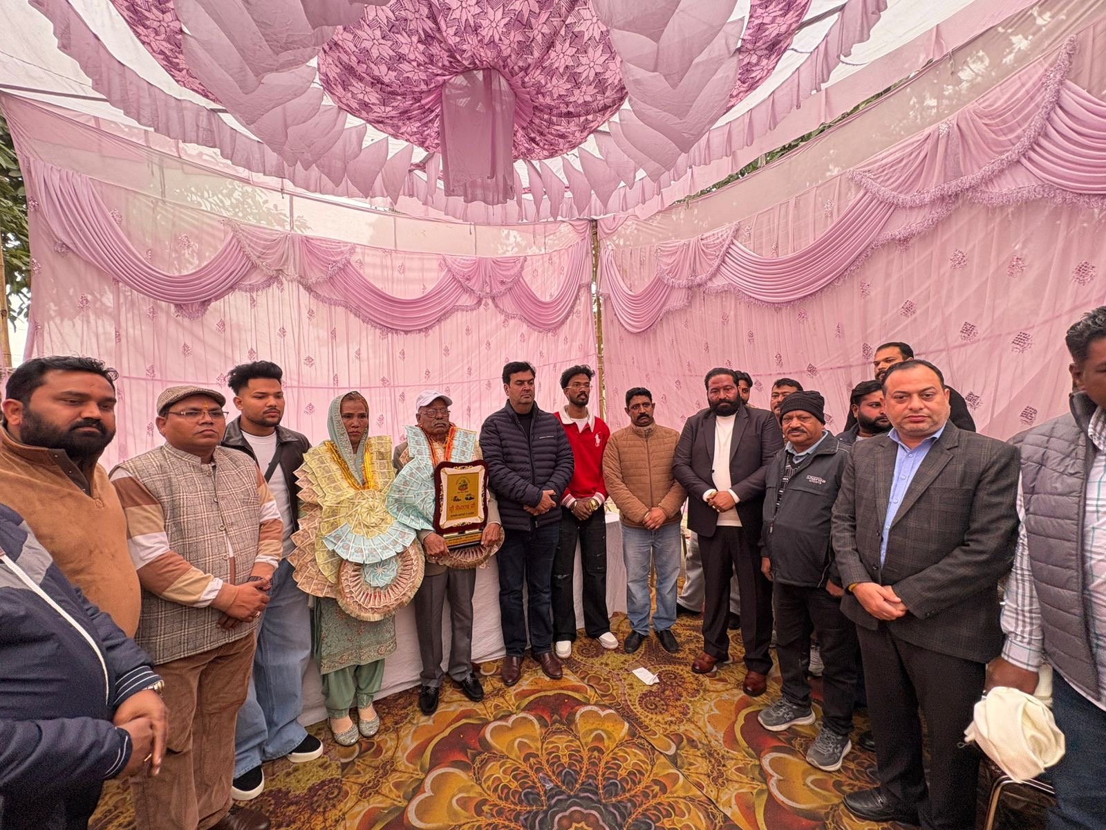 ਡਰਾਈਵਰ ਸਾਥੀ ਸੋਮਨਾਥ ਹੋਏ ਰਿਟਾਇਰ, ਮੇਅਰ ਵਿਨੀਤ ਧੀਰ ਅਤੇ ਬੰਟੂ ਸਭਰਵਾਲ, ਸ਼ਮੀ ਲੁਥਰ ਮਨੀਸ਼ ਬਾਬਾ ਨੇ ਓਹਨਾ ਨੂੰ ਕੀਤਾ ਸਨਮਾਨਿਤ ।