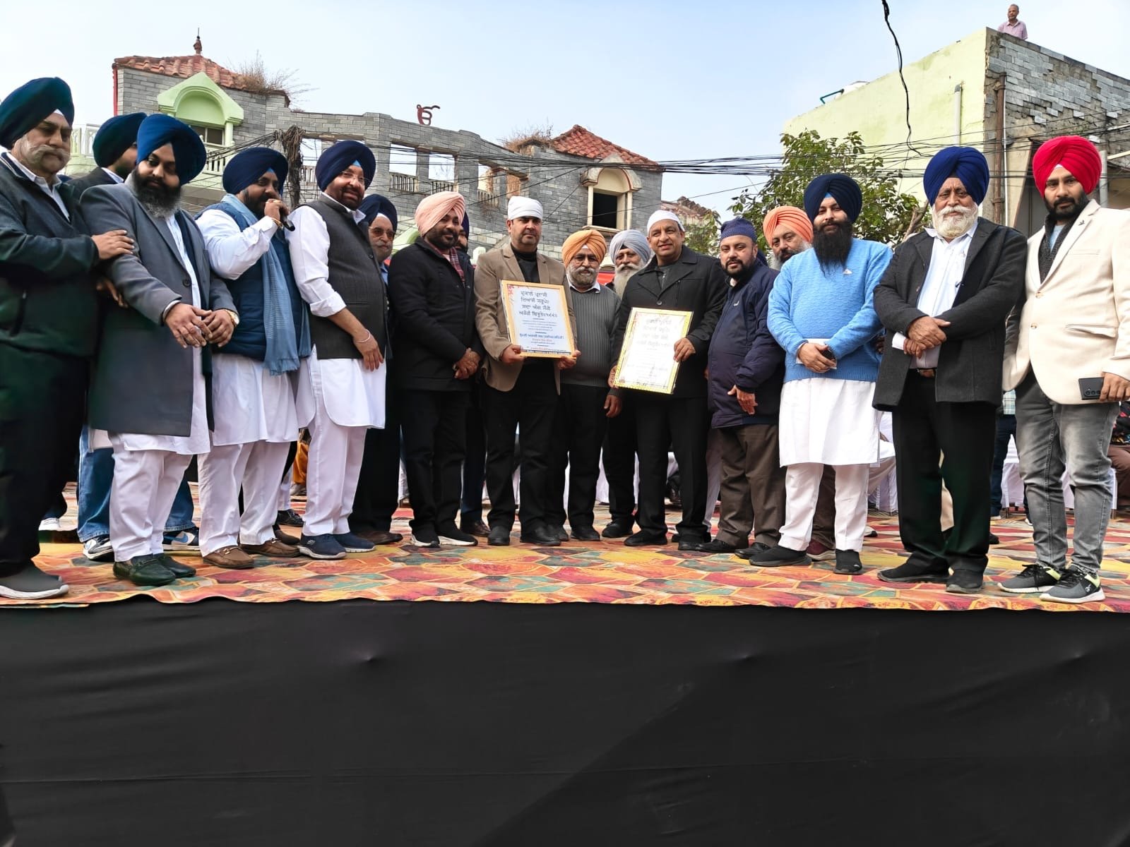 ਜ਼ਿਲ੍ਹਾ ਅਕਾਲੀ ਦਲ ਵਲੋਂ  ਸ੍ਰੀ ਗੁਰੂ ਗੋਬਿੰਦ ਸਿੰਘ ਜੀ ਦੇ ਪ੍ਰਕਾਸ਼ ਪੁਰਬ ਨੂੰ ਸਮਰਪਿਤ ਸਜਾਏ ਗਏ ਨਗਰ ਕੀਰਤਨ ਦਾ ਕੀਤਾ ਸਵਾਗਤ । 