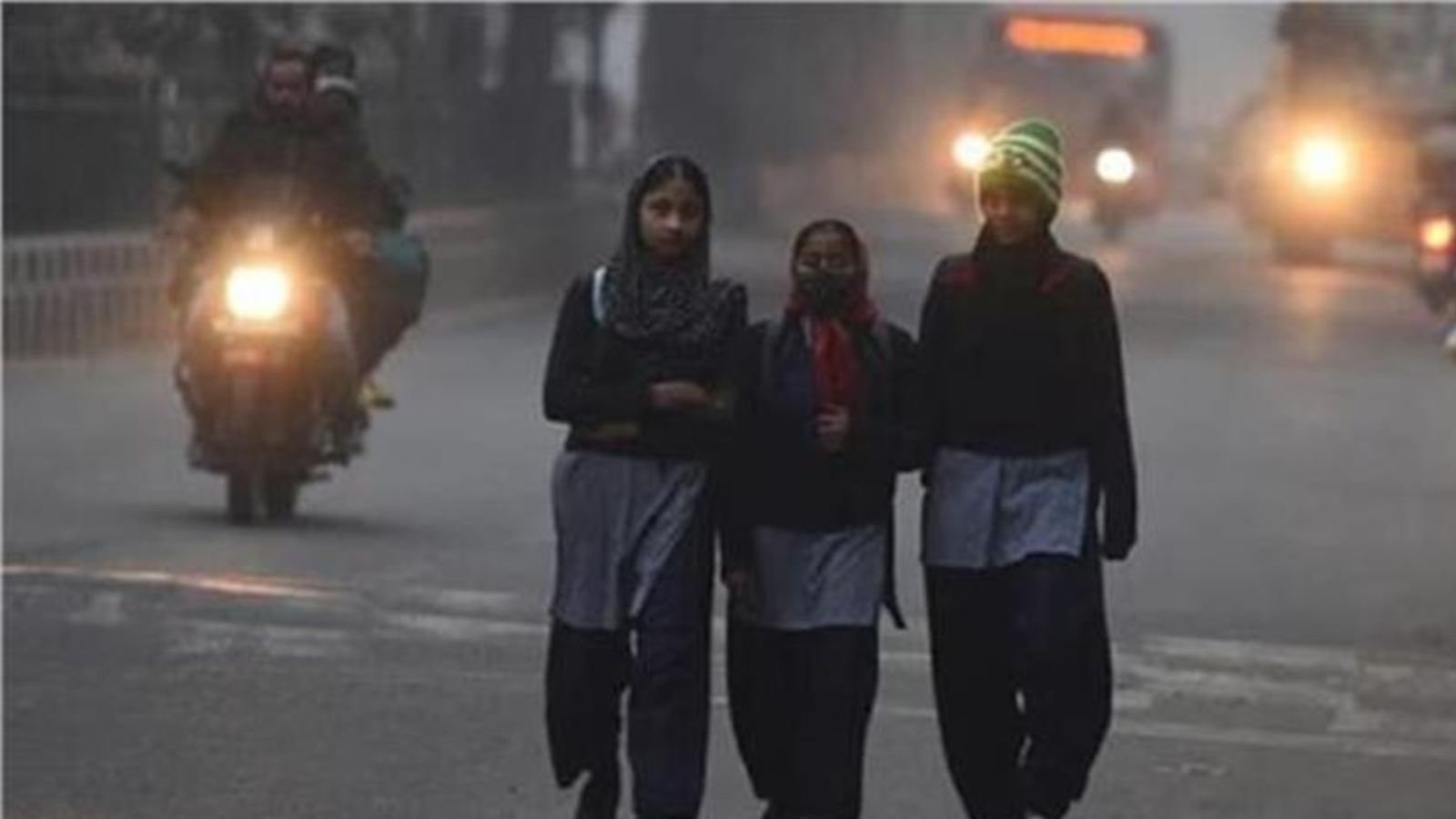 लोहड़ी पर कड़ाके की ठंड का असर, आज बढ़ सकती हैं स्कूलों की छुट्टियां