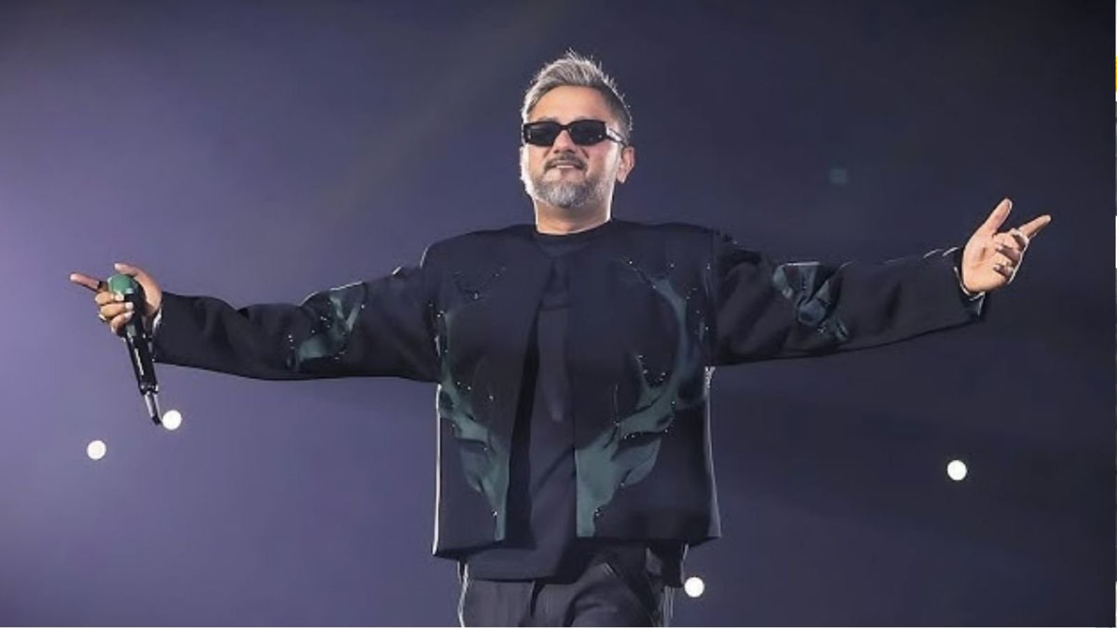 Yo Yo Honey Singh ने लाइव शो के दौरान की गंदी बात! अब मांगनी पड़ी माफी