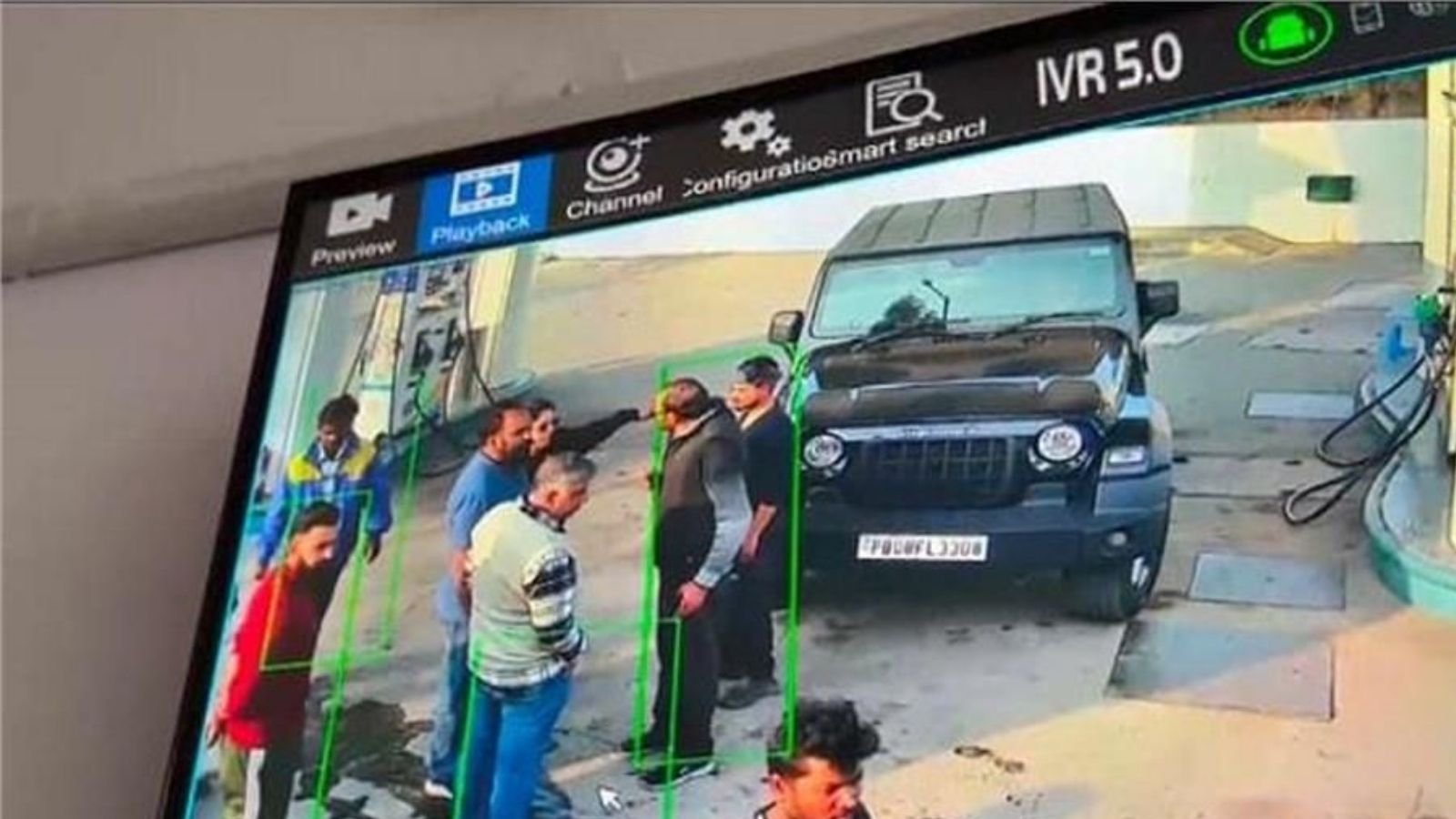 जालंधर में NRI महिला की पेट्रोल पंप पर गुंडागर्दी, कर्मचारी को पीटा