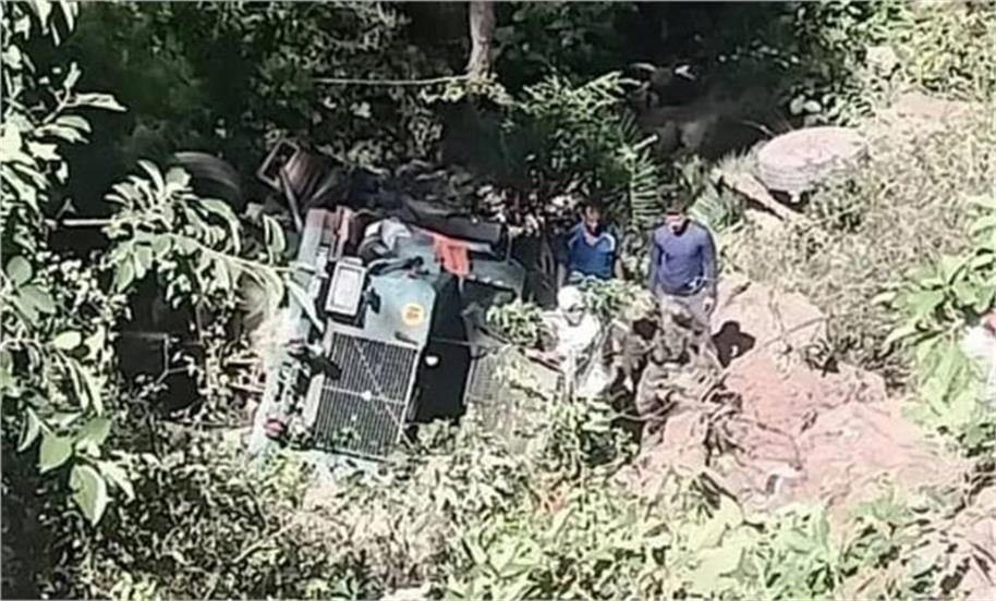 BREAKING : जम्मू में भारतीय सेना की गाड़ी 400 फीट गहरी में गिरी, 10 जवान शहीद, 11 जख्मी
