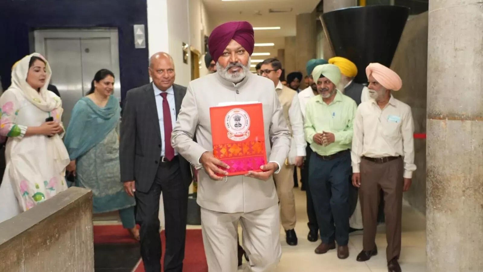 PUNJAB BUDGET 2026 : महिलाओं को मिलेंगे हर महीने हज़ार-हज़ार रुपये, वित्त मंत्री ने ये भी घोषणाएं कीं 
