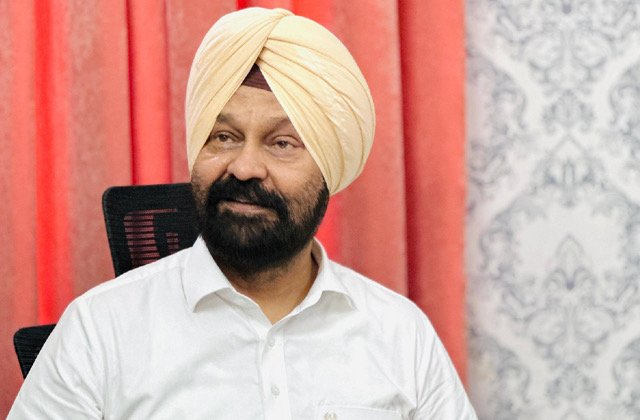 भगवान ने मुझे सस्पेंड करने की पावर दी", पुलिसकर्मी पर कार्रवाई के बाद बोले AAP विधायक
