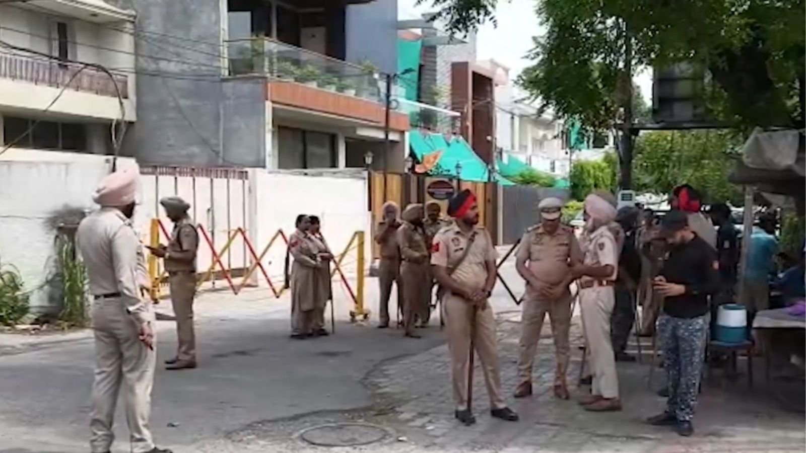 मजीठा थाना विवाद मामले में पुलिस सख्त, FIR दर्ज कर शुरू की गिरफ्तारी की कार्रवाई