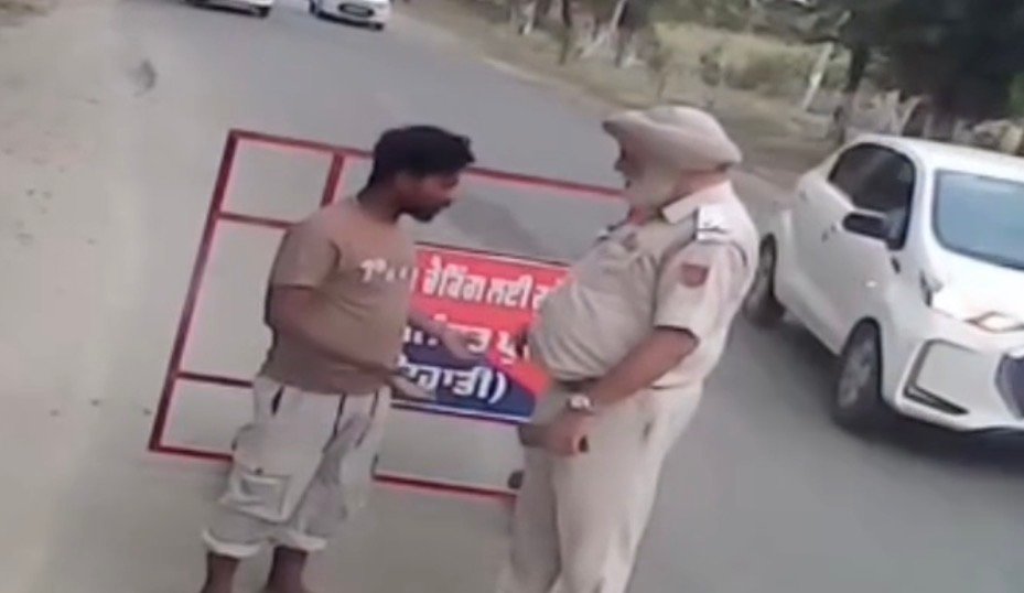 500 रुपये की मांग, 200 में हुई 'डील': जालंधर में पुलिस वाले का रिश्वत लेते वीडियो कैमरे में कैद