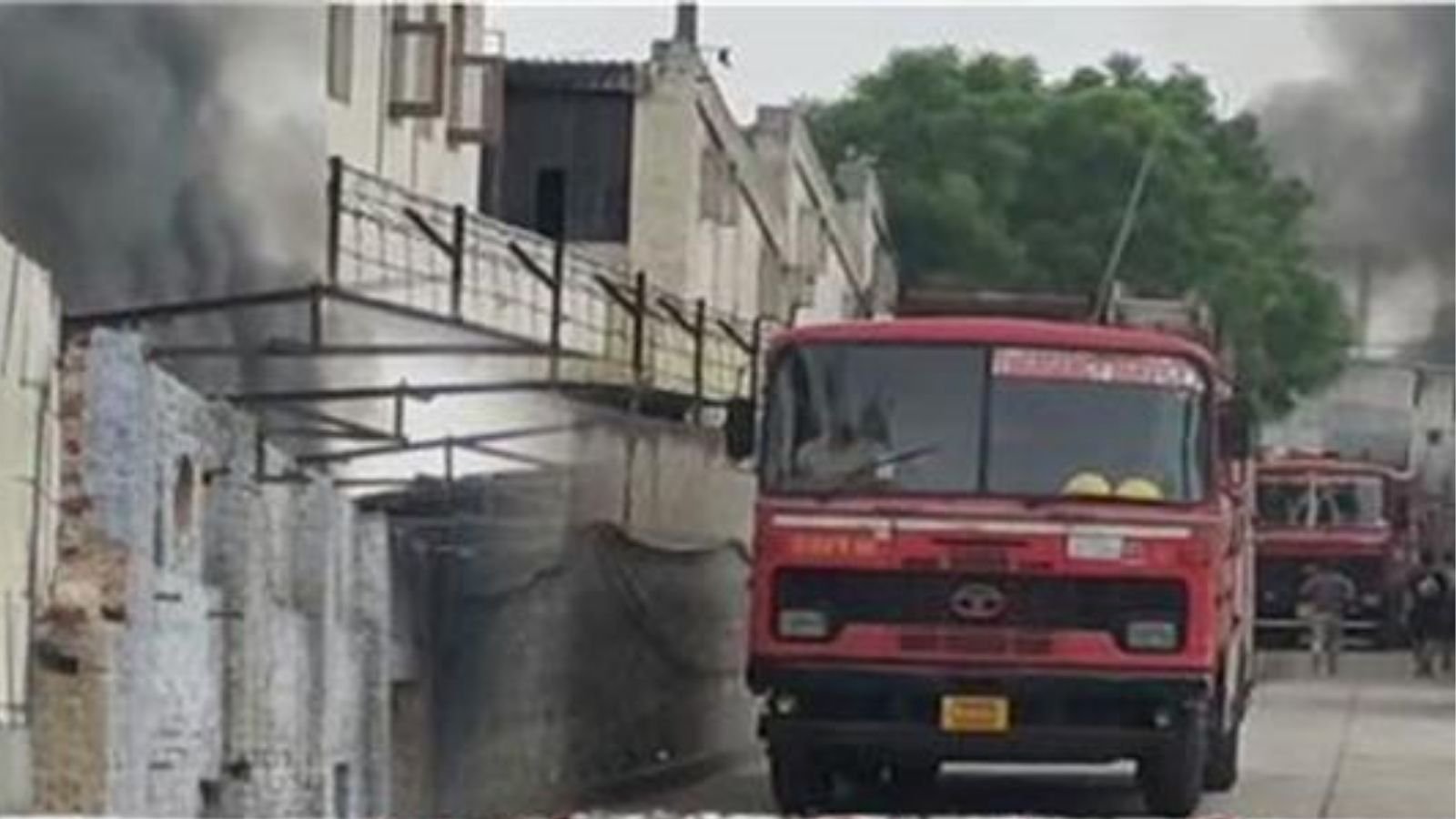 जालंधर में फैक्ट्री में आग लगने, फायर ब्रिगेड की गाड़ियां पहुंची मौके पर