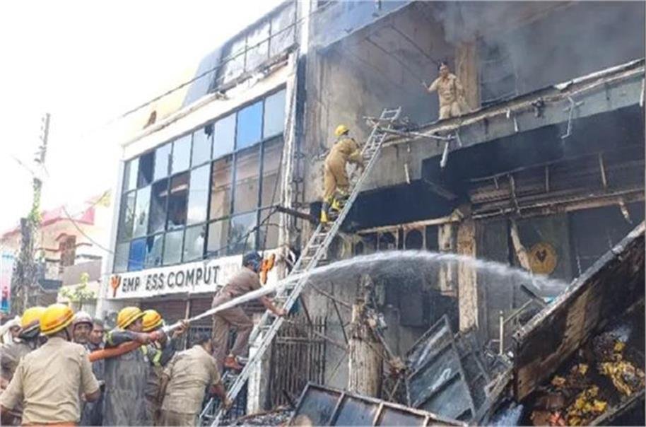 लखनऊ हादसा : फायर सेफ्टी के बिना चल रहा था कोचिंग सेंटर, 15 लोगों की मौत के बाद बड़ा एक्शन