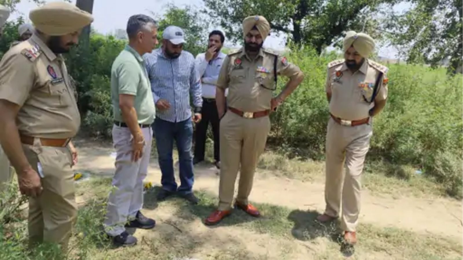 अमृतसर में पुलिस मुठभेड़ के बाद दो गैंगस्टर गिरफ्तार, हथियार और कार बरामद