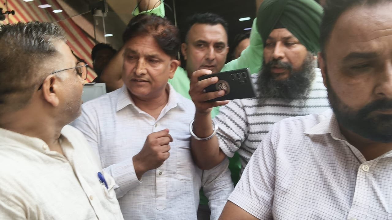 मेयर चुनाव से पहले कपूरथला में हाई वोल्टेज ड्रामा, कांग्रेस नेता और अधिकारियों में तीखी बहस