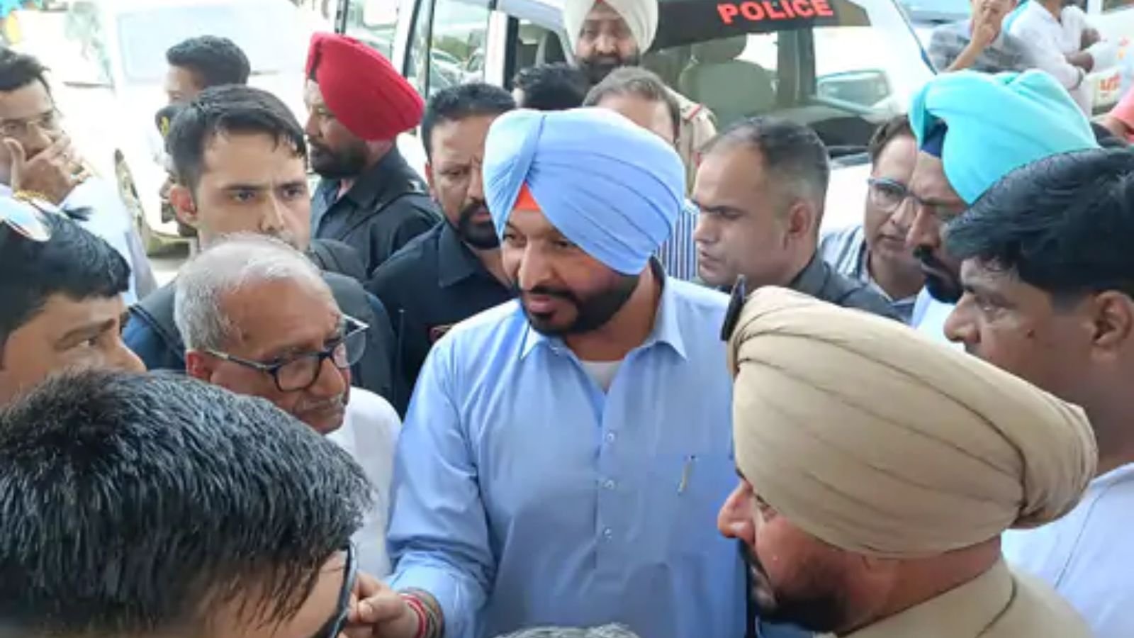 पंजाब की कानून-व्यवस्था पर बिट्टू का तंज, बोले- 'थानों पर 22 हमले, सरकार सिर्फ जांच का ढोंग कर रही'