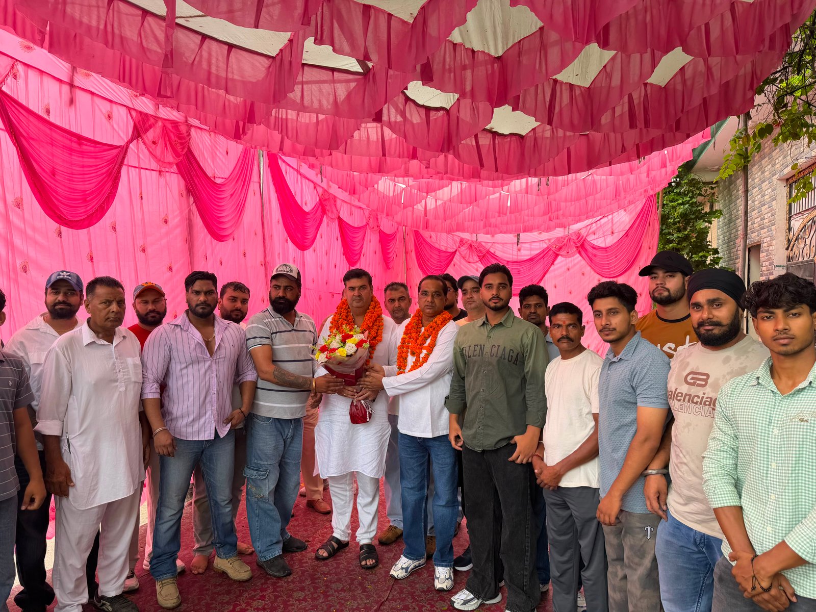 शिवसेना समाजवादी के सीनियर उप प्रमुख राजेश रिंकू ने महानगर के मेयर विनीत धीर को विशेष तौर पर बुलाकर पार्क के विकास कार्य और गलियों के निर्माण के लिए उनका धन्यवाद किया।