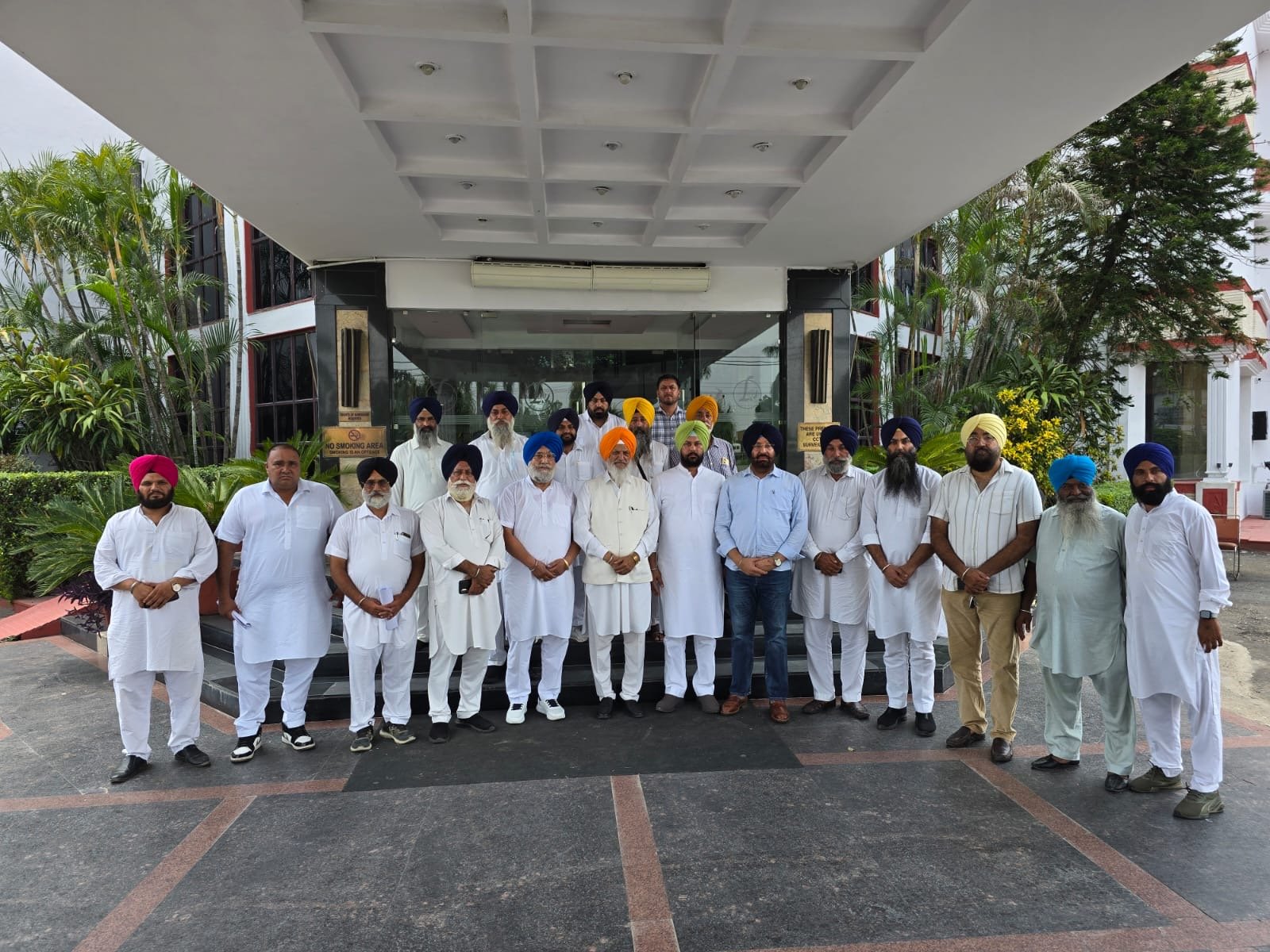 ਸ਼੍ਰੋਮਣੀ ਅਕਾਲੀ ਦਲ ਬੀਸੀ ਵਿੰਗ ਦੀ ਜਥੇਦਾਰ ਹੀਰਾ ਸਿੰਘ ਗਾਬੜੀਆ ਦੀ ਪ੍ਰਧਾਨਗੀ ਹੇਠ ਹੋਈ ਮੀਟਿੰਗ 