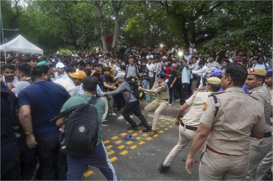 दिल्ली में CJP आंदोलन पर पुलिस का एक्शन, जंतर-मंतर और आसपास के इलाकों से हटाए प्रदर्शनकारी