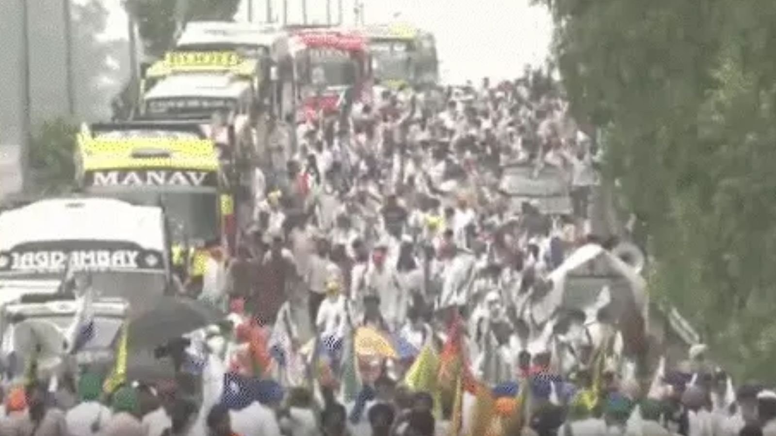 दिल्ली कूच फिलहाल स्थगित, शंभू बॉर्डर से लौटे किसान; सरकार के आश्वासन के बाद लिया फैसला