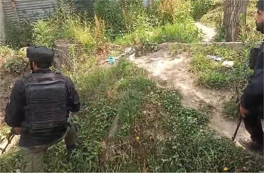 कश्मीर के मुख्य बाजार में आतंकी हमला, पूरे इलाके की घेराबंदी