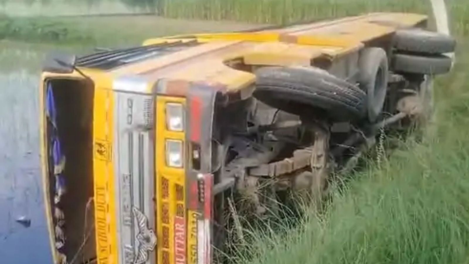 पंजाब में बाल-बाल बचीं 13 मासूमों की जान, स्कूल वैन हादसे के बाद ग्रामीणों ने दिखाई बहादुरी