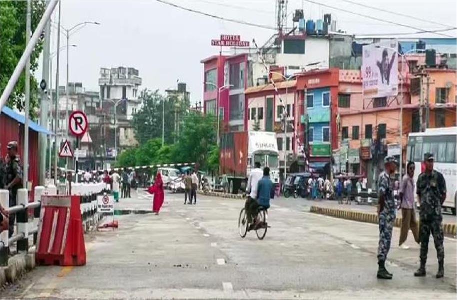 नेपाल में हालात बेकाबू! पुलिस की फायरिंग, कई शहर सील, सीमा पर बढ़ी चौकसी