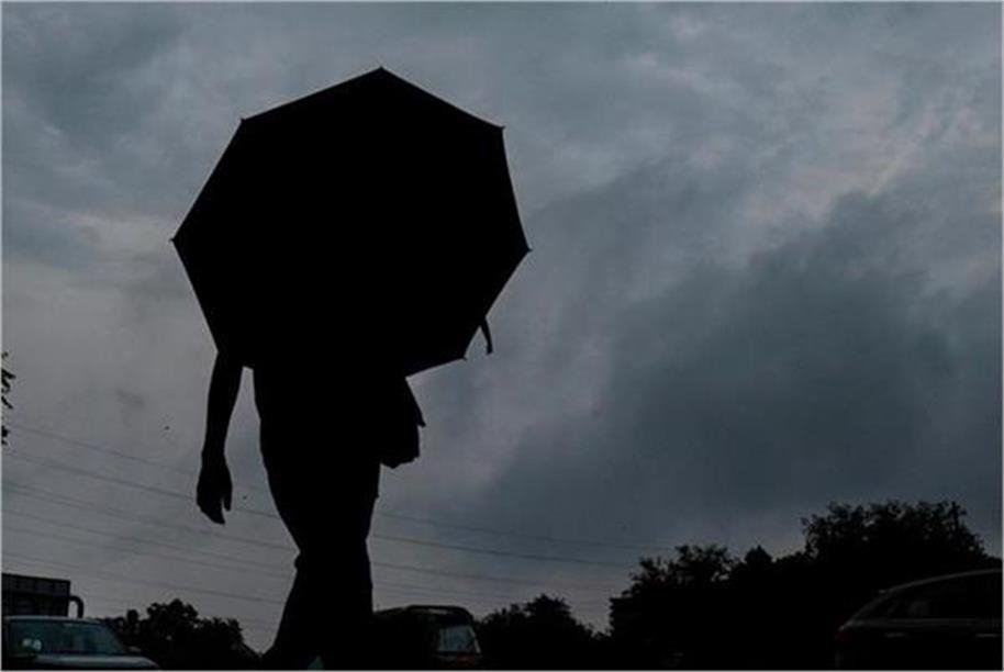 घर से निकलने से पहले जान लें मौसम का हाल, कई जिलों में भारी बारिश की चेतावनी