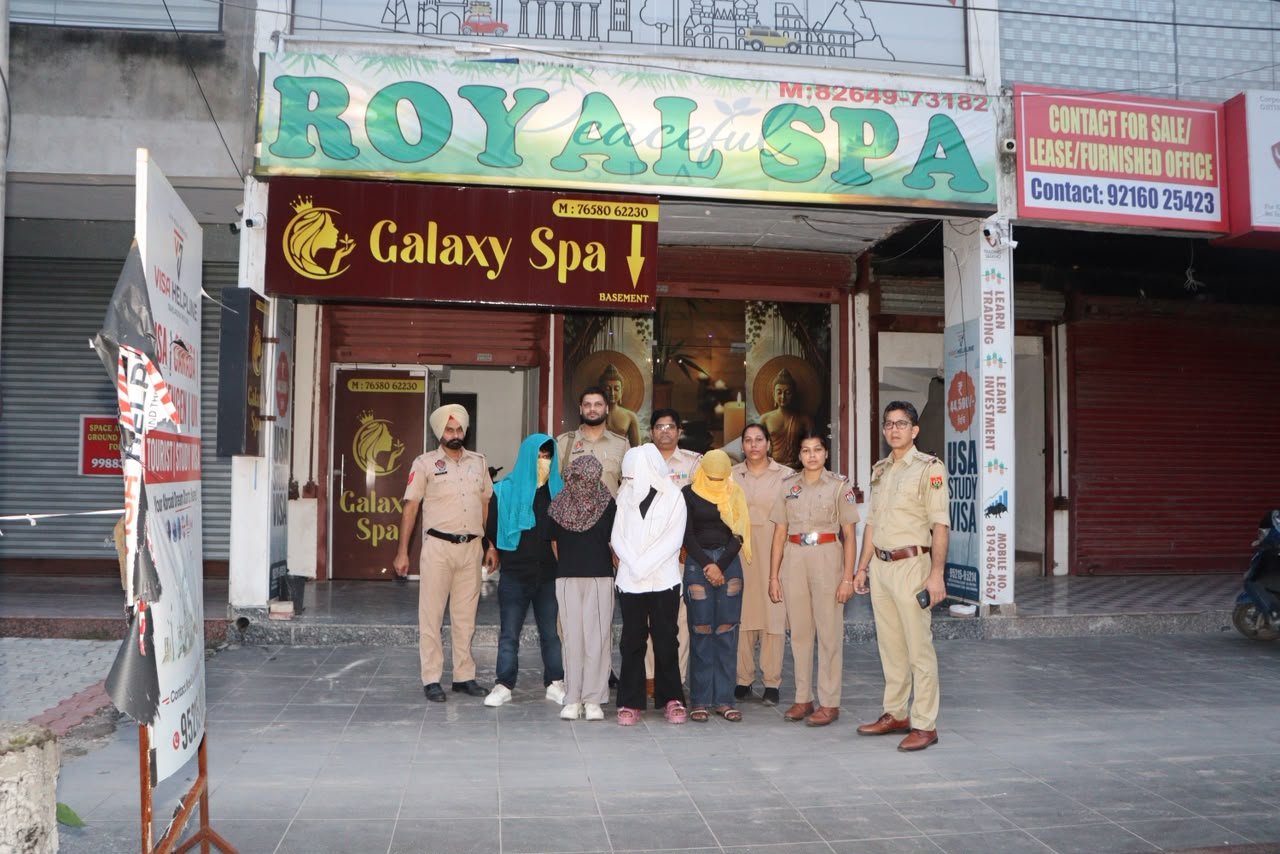 स्पा सेंटर की आड़ में चल रहा था बड़ा खेल! पुलिस ने 3 युवतियों समेत 4 लोगों को पकड़ा
