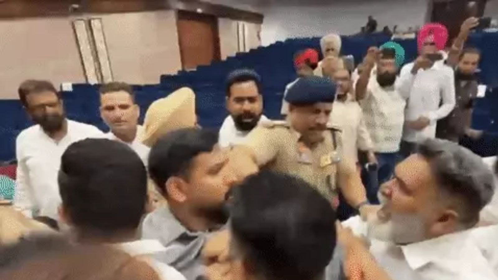 लुधियाना नगर निगम में हाईवोल्टेज ड्रामा! F&CC चुनाव को लेकर जमकर हंगामा, पार्षद भिड़े